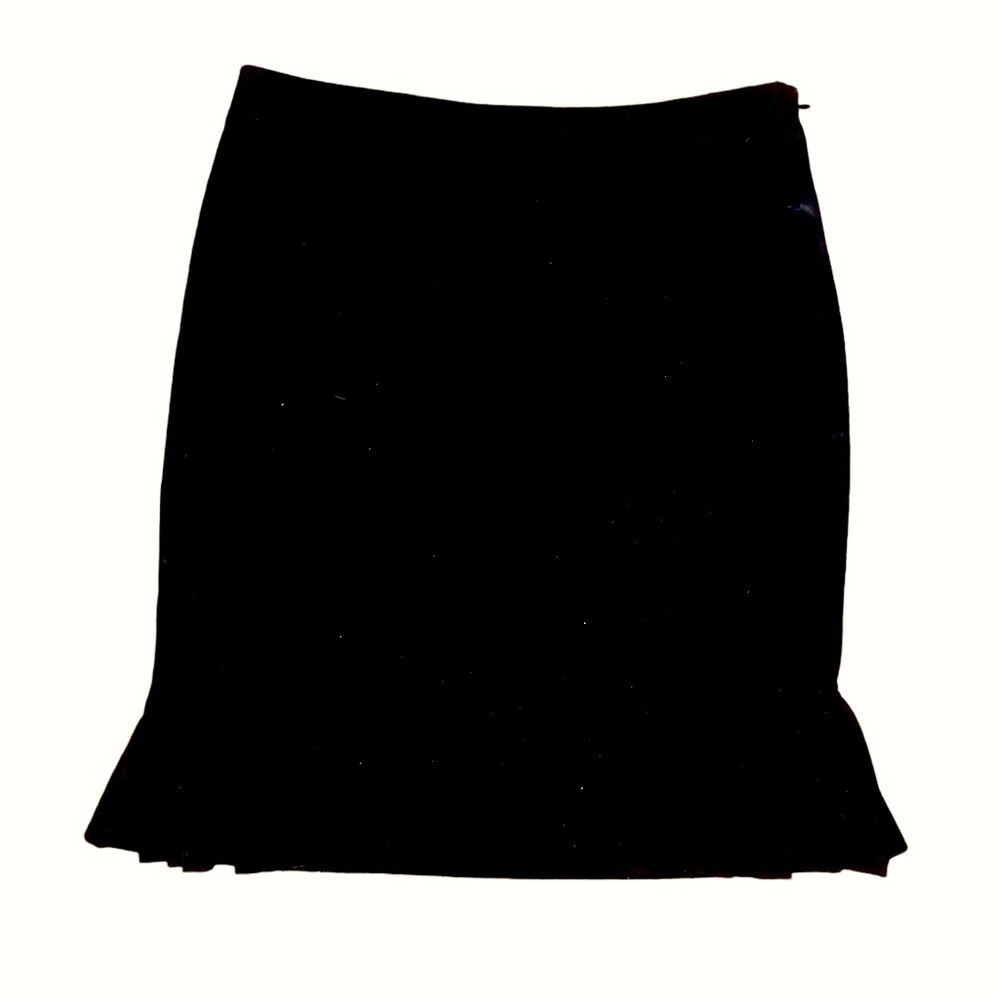 Tahari black pleaded size 10 skirt